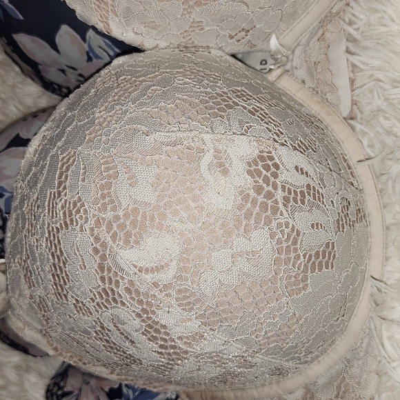 TORRID 42DDD & SECRET TREASURES 44D BRAS - Picture 3 of 12